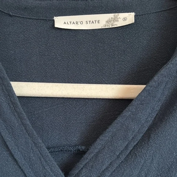 ALTARD STATE: Navy Button-Up Crop Top - Picture 2 of 4